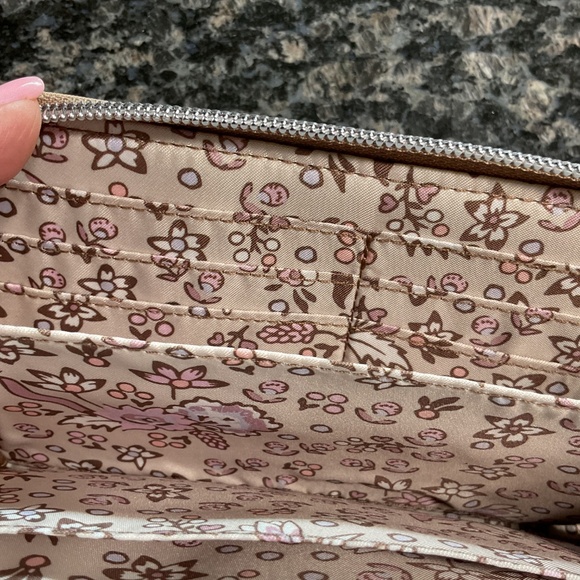 Vera Bradley RFID Turnlock Wallet Meadowlark Tan NWOT - Picture 3 of 3